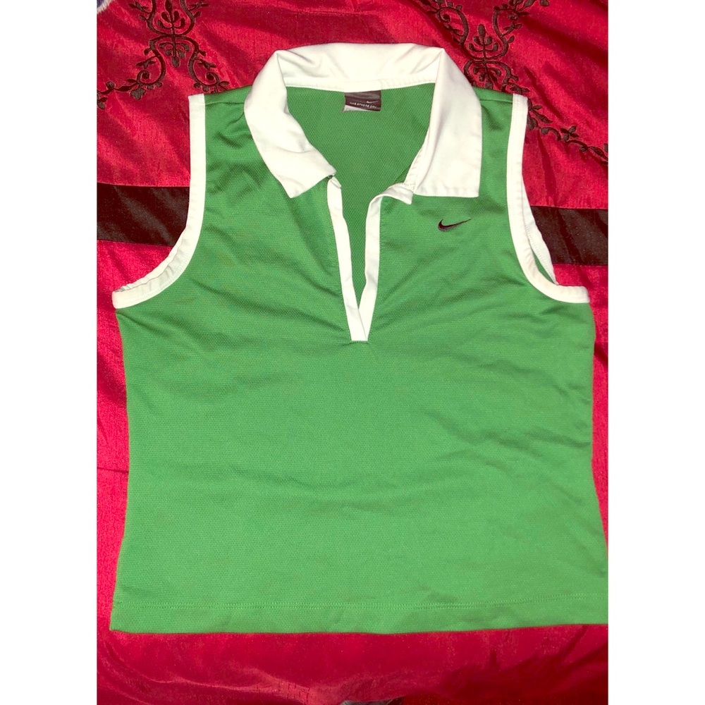 NIKE size small women’s sleeveless golf shirt